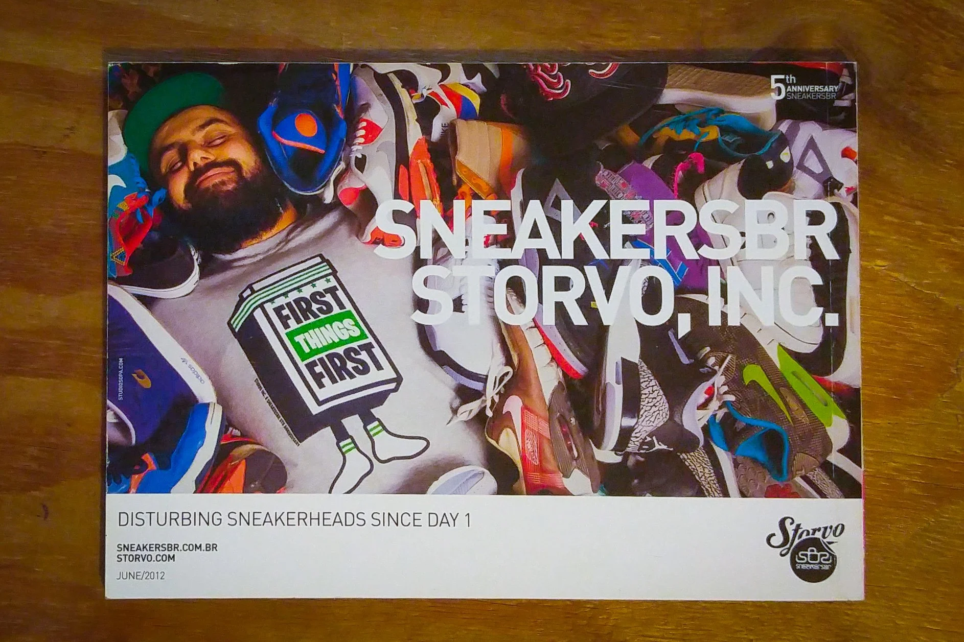 leocavallini-advertising-lifestyle-streetwear-storvo-sneakersbr-first-things-first-sneakers-240512-8687-tearsheet.jpg