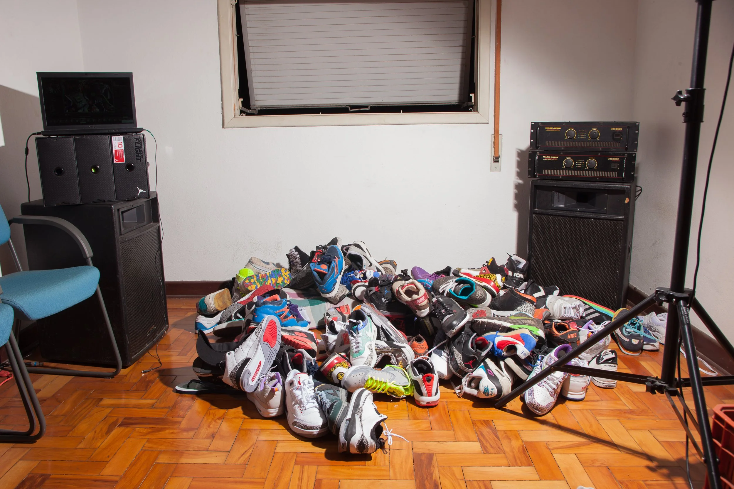 leocavallini-advertising-lifestyle-streetwear-storvo-sneakersbr-first-things-first-sneakers-240512-8691.jpg