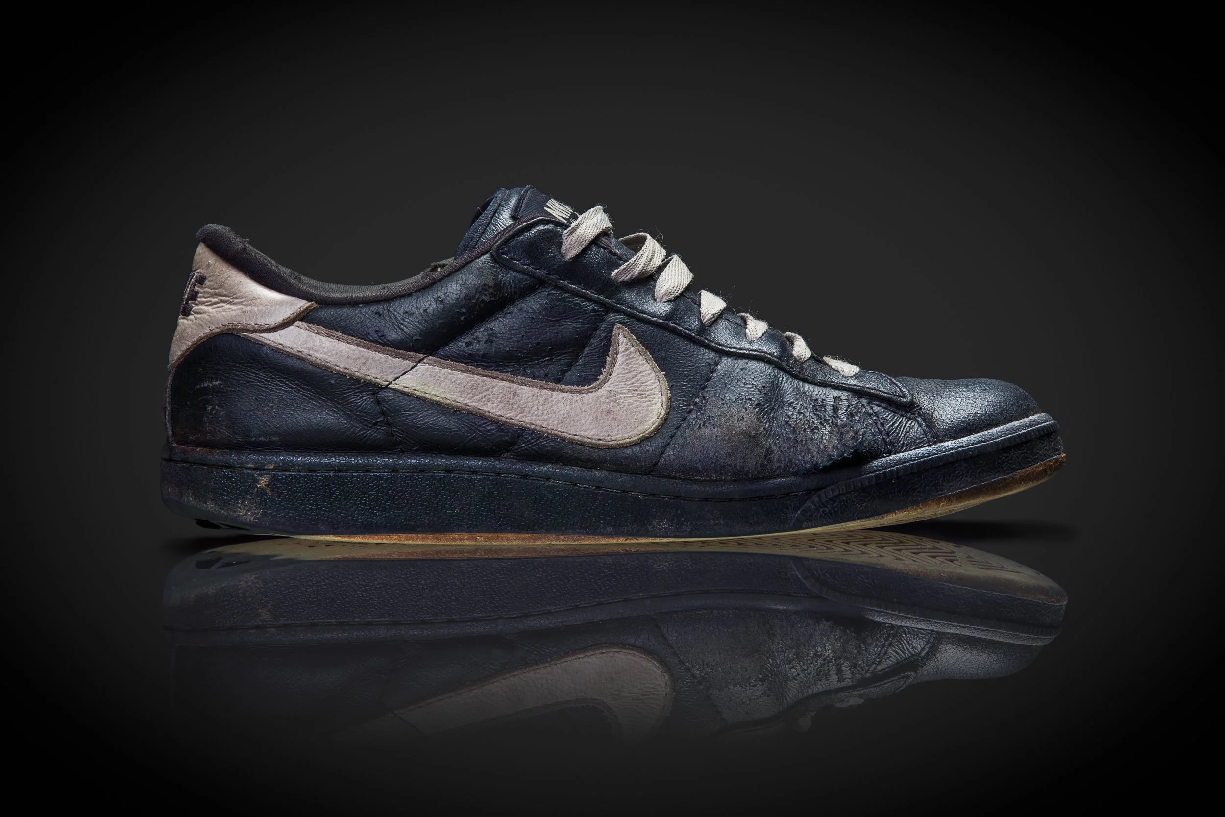  Leo's Nike SB Zoom Classic 
  
Out of the sneakers Leo had around 2010, the Nike SB Zoom Classic were the ones he enjoyed the most. "I loved the black leather and the combination of black midsole and gum outsole." But impeccable aesthetics would not
