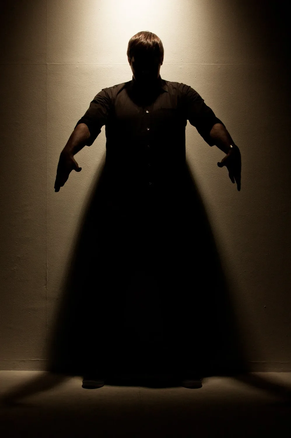 leocavallini-portraits-artists-deejay-producer-bruno-belluomini-300911-8043.jpg