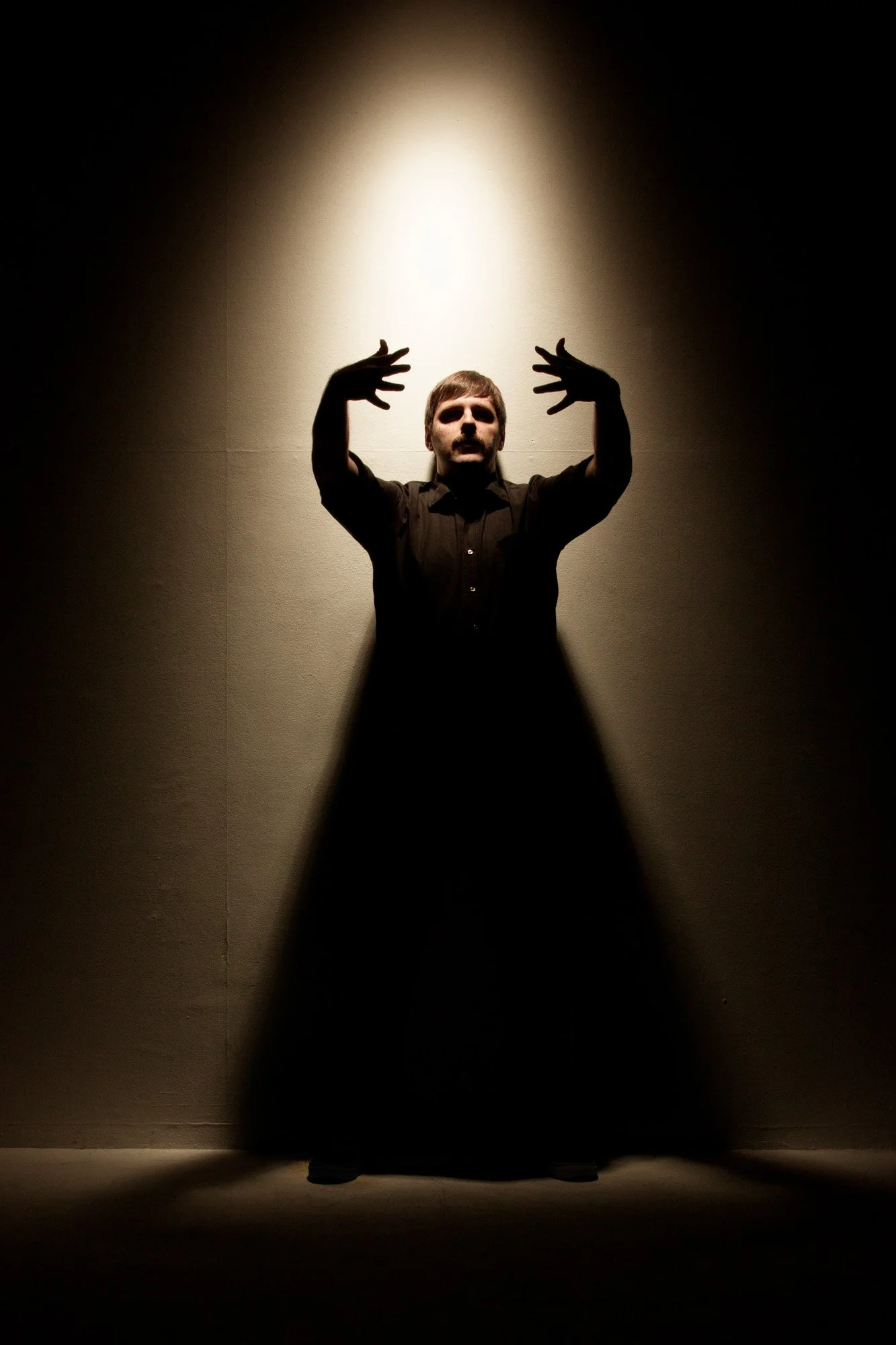 leocavallini-portraits-artists-deejay-producer-bruno-belluomini-300911-8061.jpg