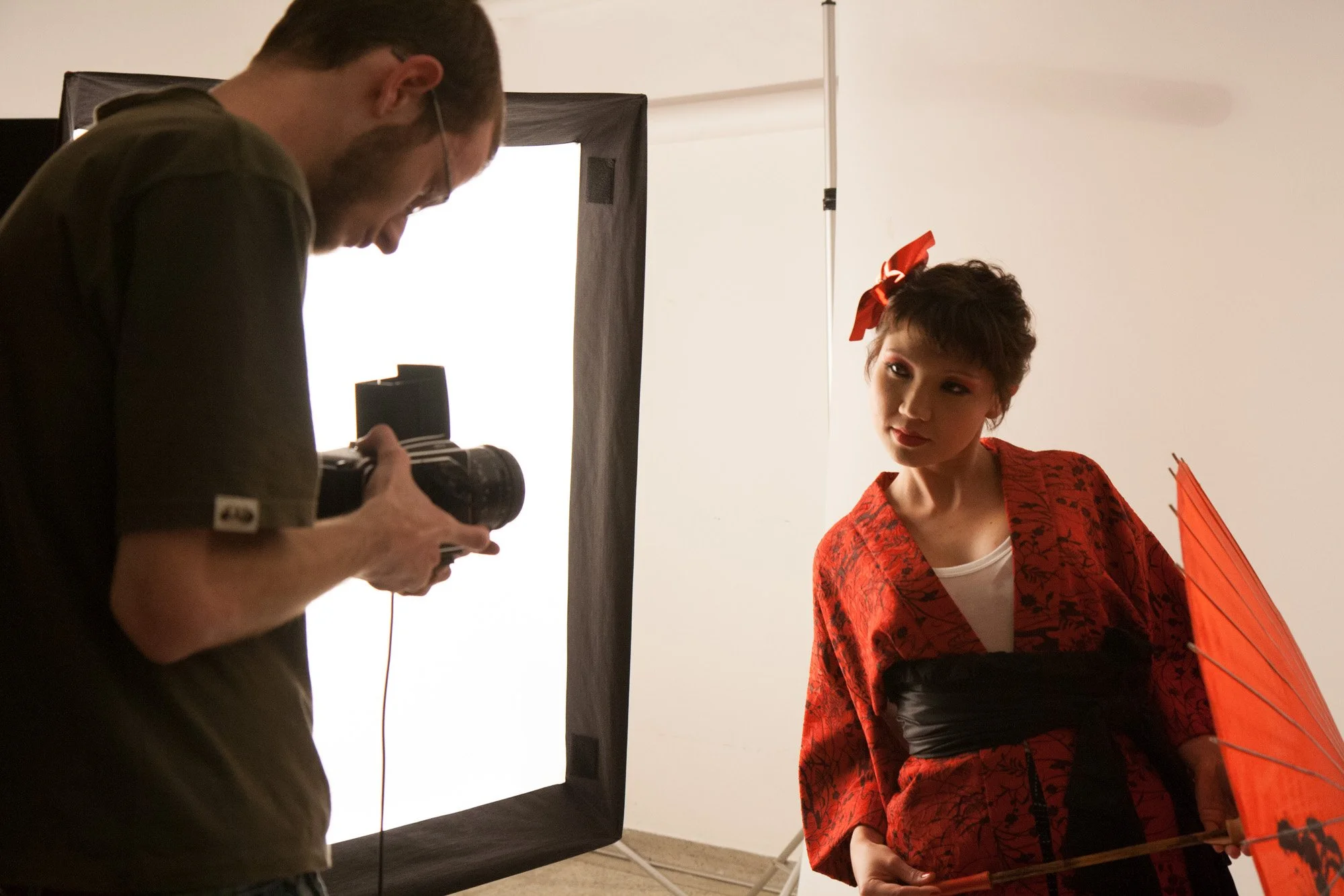 leocavallini-portraits-cris-matsuoka-modern-tokyo-making-of-02.jpg