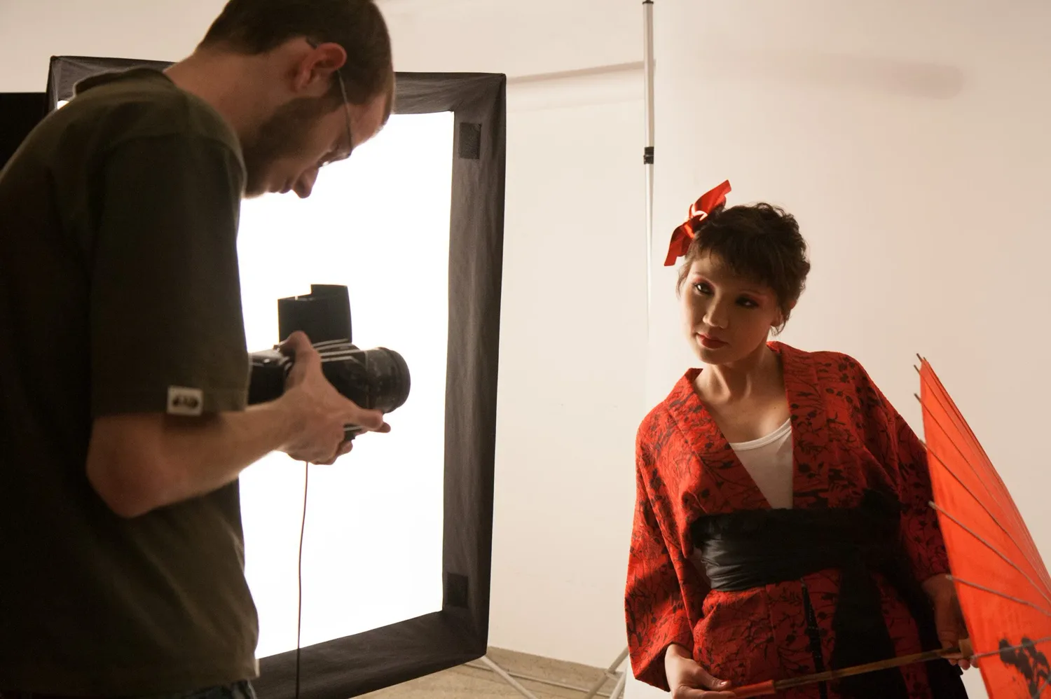 leocavallini-portraits-cris-matsuoka-modern-tokyo-making-of-02.jpg